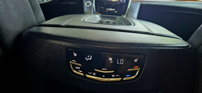 Cadillac Escalade  8ск 95х.км/4WD Luxury Collection, снимка 13 - Автомобили и джипове - 51014549