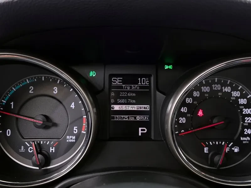 Jeep Cherokee 3.0 Diesel Laredo Wk2, снимка 8 - Автомобили и джипове - 53942892