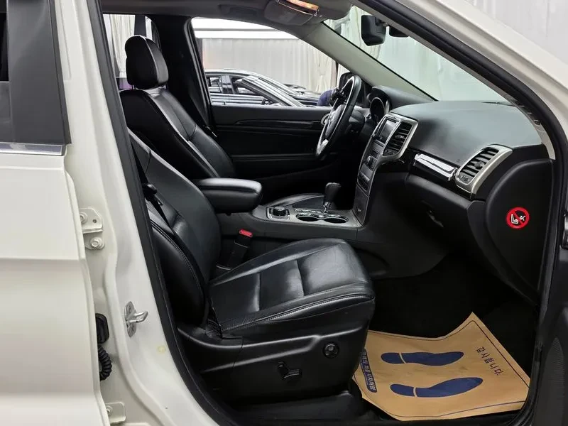 Jeep Cherokee 3.0 Diesel Laredo Wk2, снимка 11 - Автомобили и джипове - 53942892