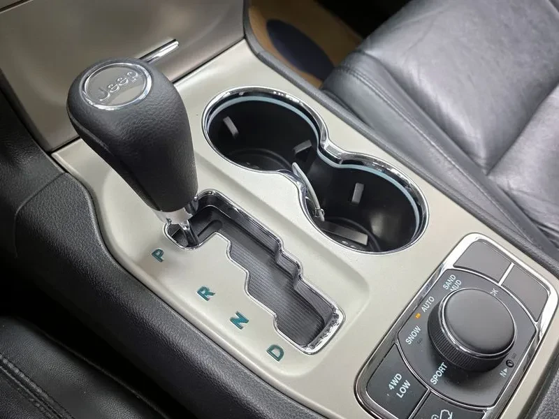 Jeep Cherokee 3.0 Diesel Laredo Wk2, снимка 9 - Автомобили и джипове - 53942892