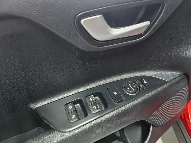 Kia Stonic 1.4 Deluxe, снимка 16 - Автомобили и джипове - 55786647