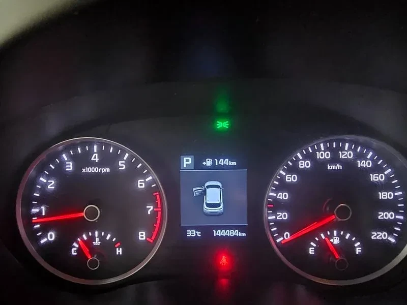 Kia Stonic 1.4 Deluxe, снимка 10 - Автомобили и джипове - 55786647