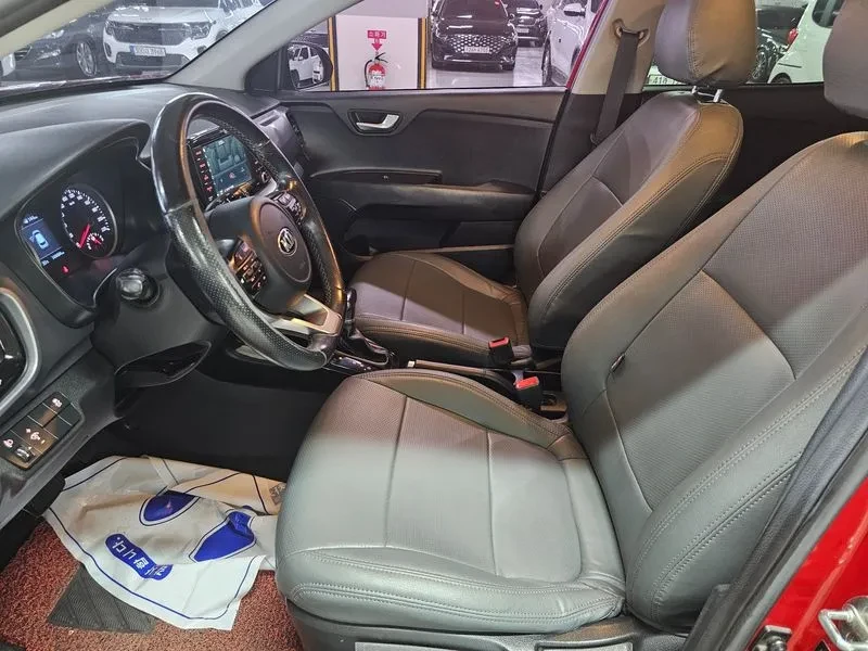 Kia Stonic 1.4 Deluxe, снимка 8 - Автомобили и джипове - 55786647