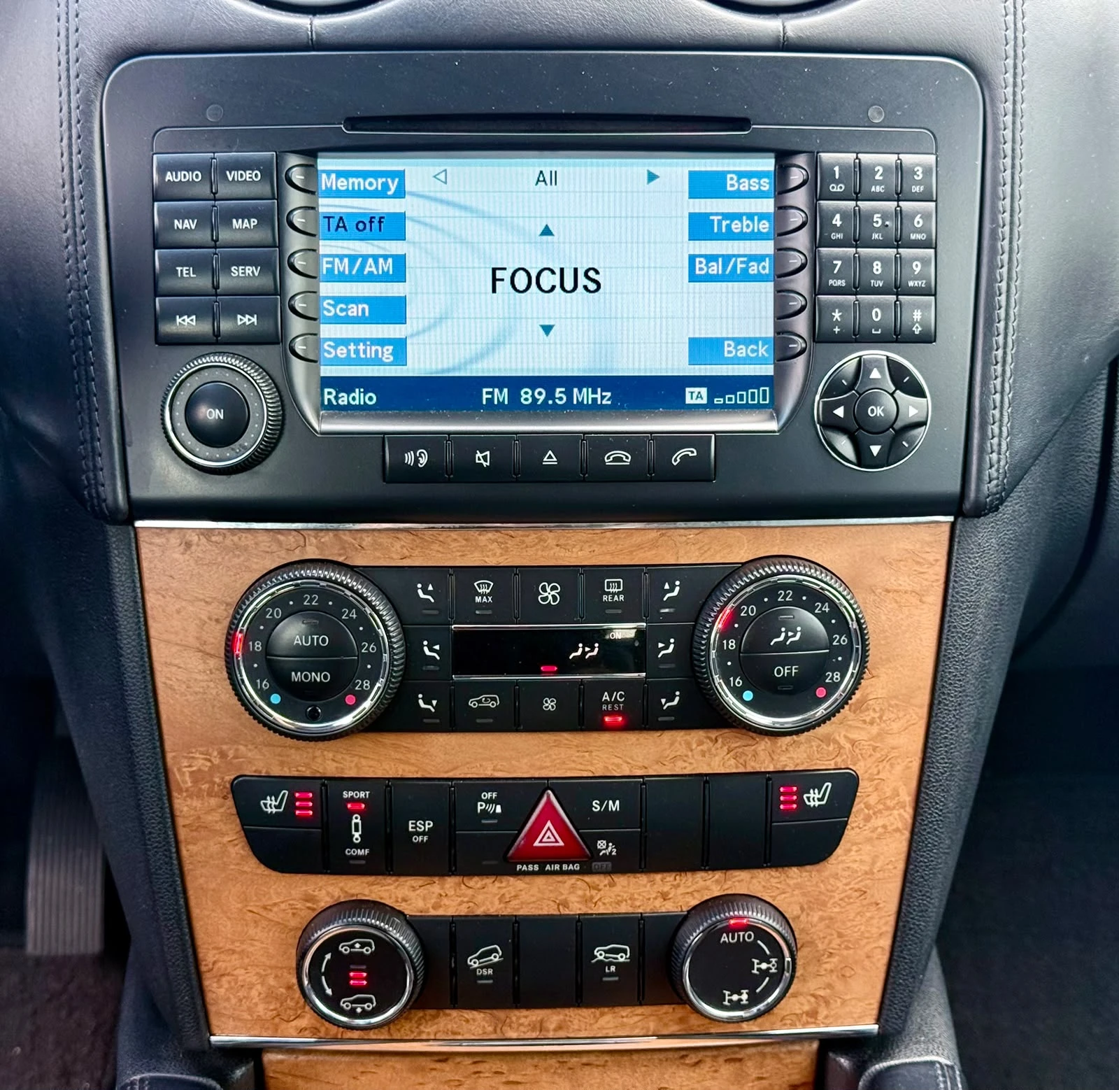 Mercedes-Benz GL 500 AMG* 7 Местен* Подгрев* Лизинг , снимка 12 - Автомобили и джипове - 55265654