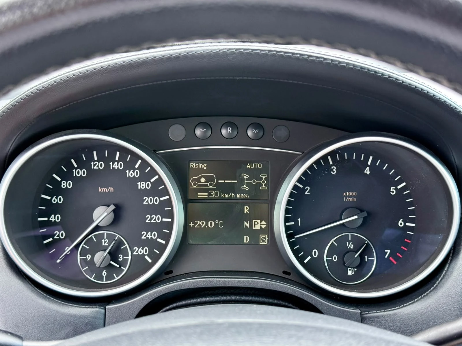 Mercedes-Benz GL 500 AMG* 7 Местен* Подгрев* Лизинг , снимка 11 - Автомобили и джипове - 55265654