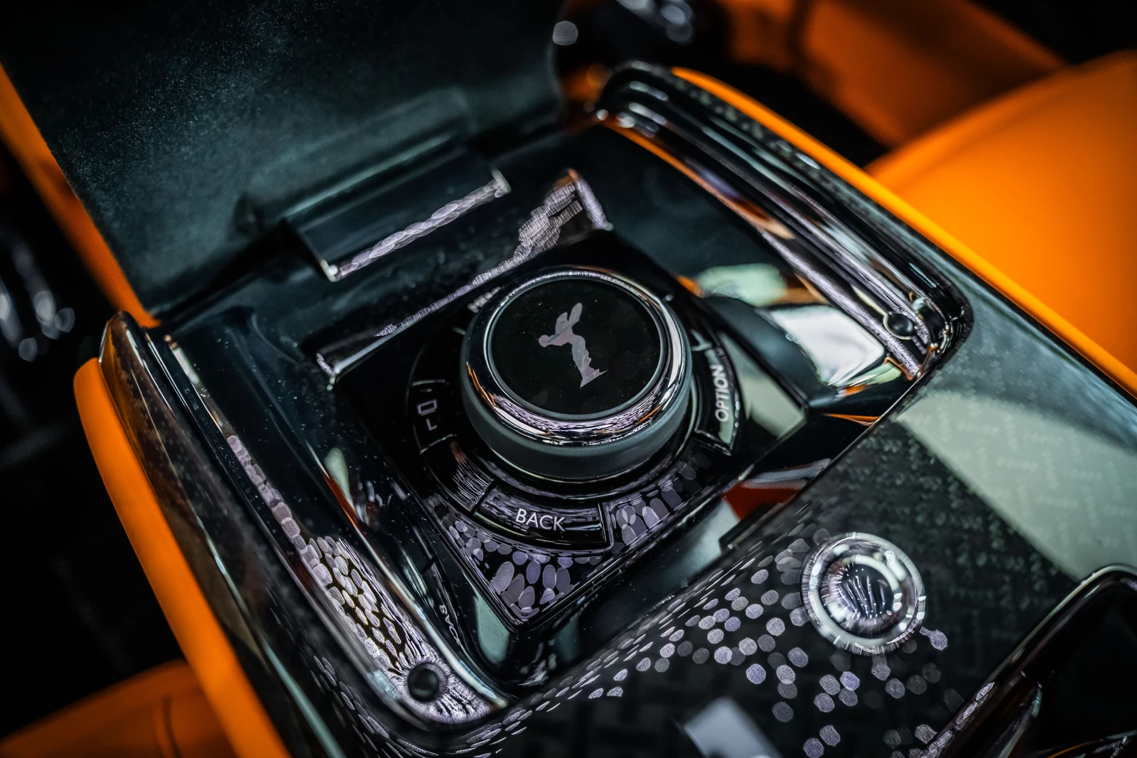 Rolls-Royce Cullinan Black Badge Series II, снимка 14 - Автомобили и джипове - 56070521