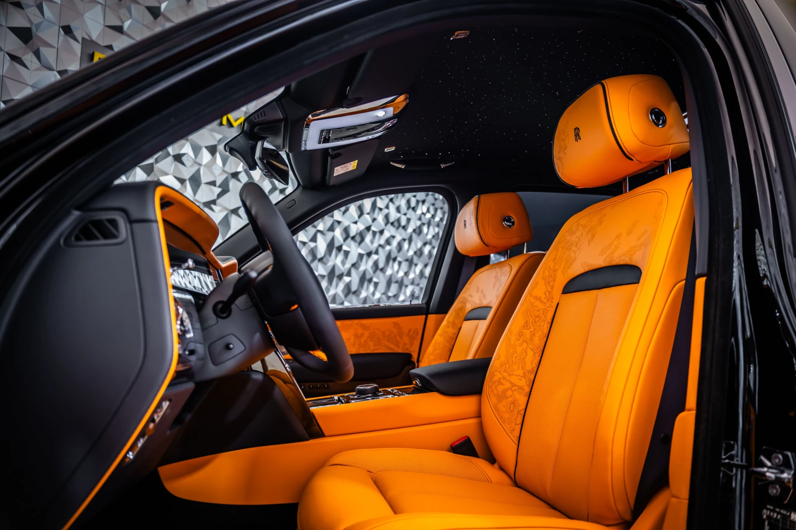 Rolls-Royce Cullinan Black Badge Series II, снимка 13 - Автомобили и джипове - 56070521