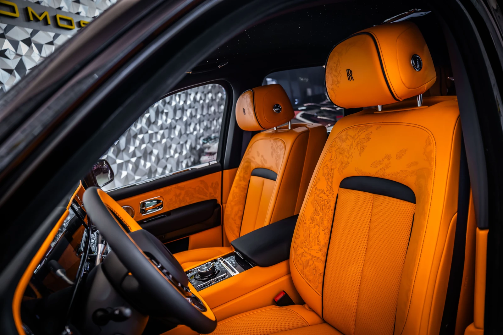 Rolls-Royce Cullinan Black Badge Series II, снимка 12 - Автомобили и джипове - 56070521