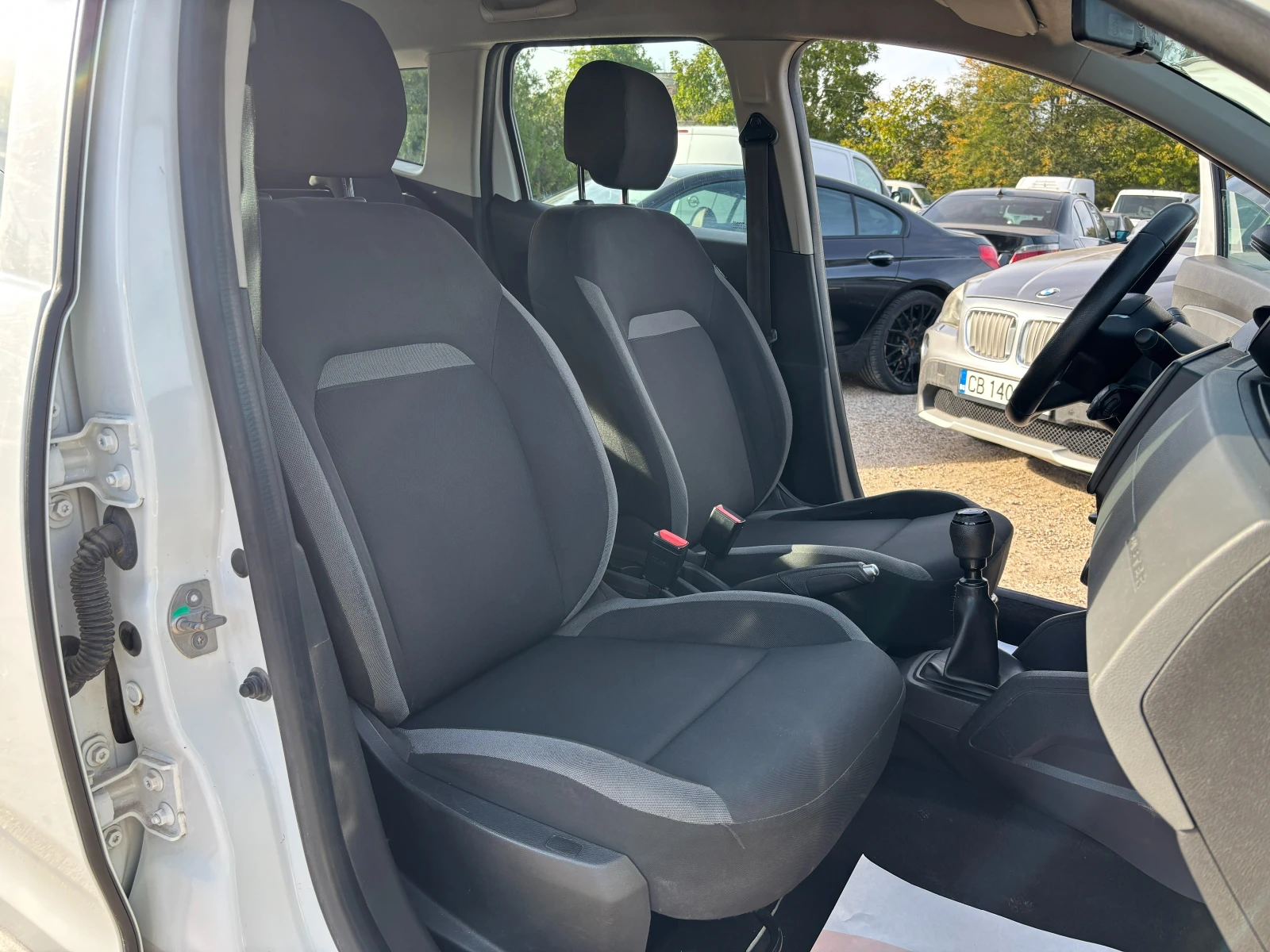 Dacia Duster 1.6i 4X4, снимка 14 - Автомобили и джипове - 56328668