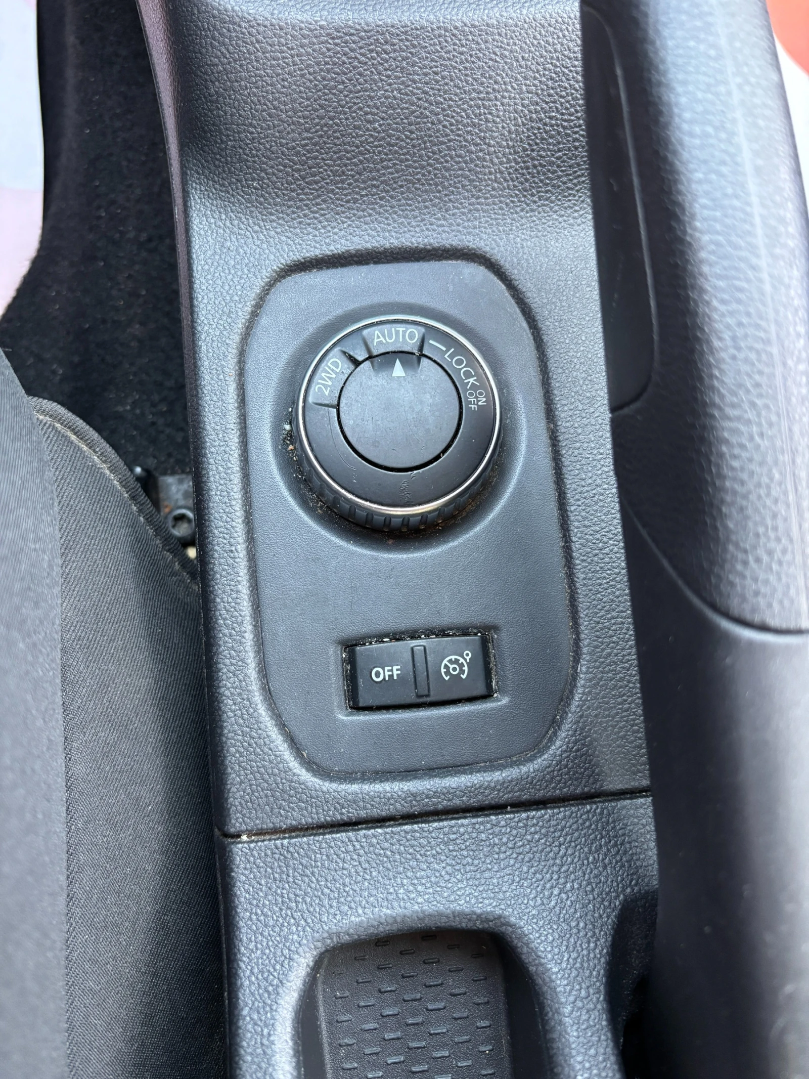 Dacia Duster 1.6i 4X4, снимка 17 - Автомобили и джипове - 56328668