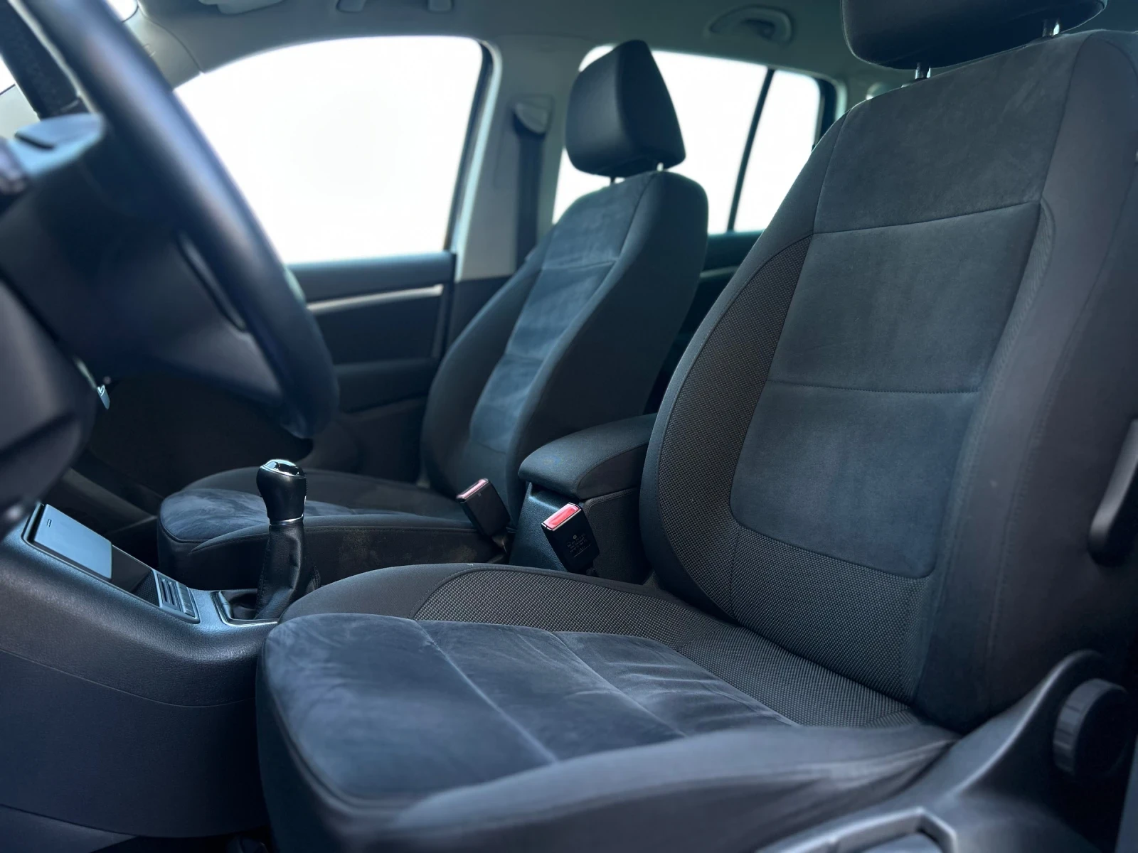 VW Tiguan 2.0TDI , снимка 9 - Автомобили и джипове - 56420241