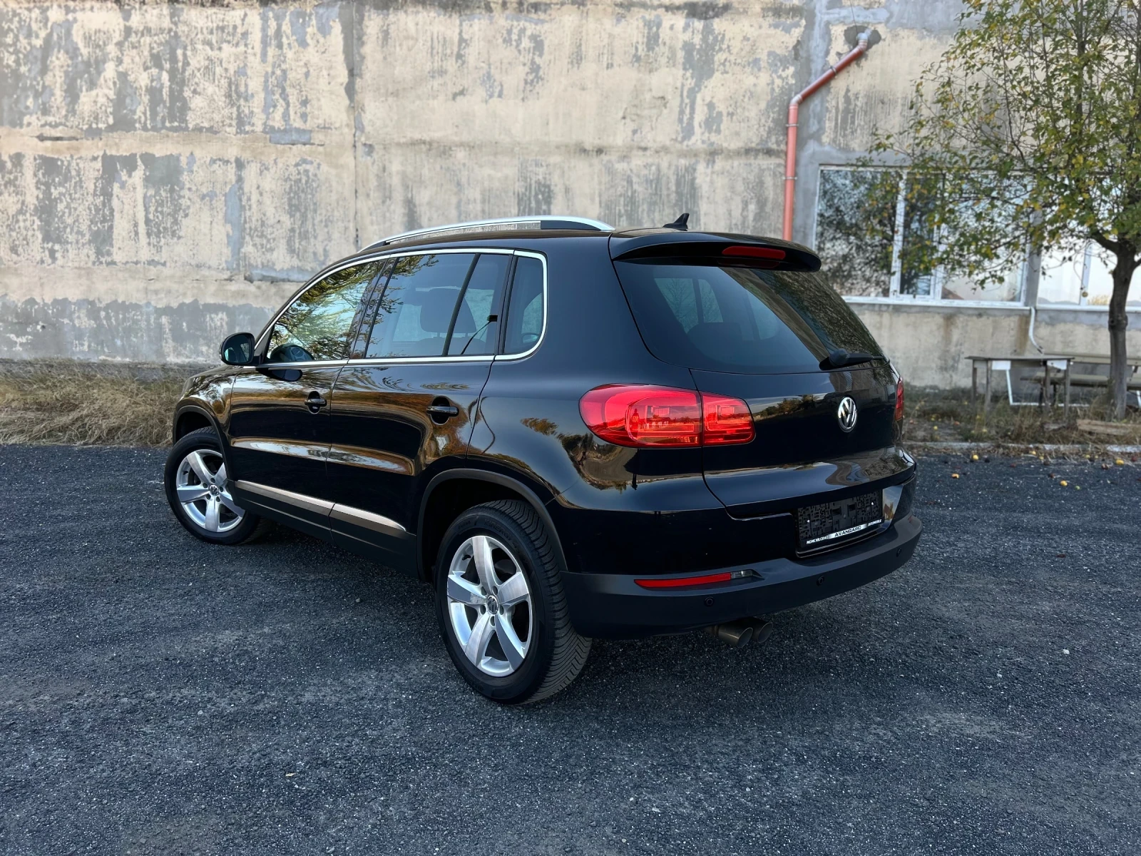 VW Tiguan 2.0TDI , снимка 4 - Автомобили и джипове - 56420241