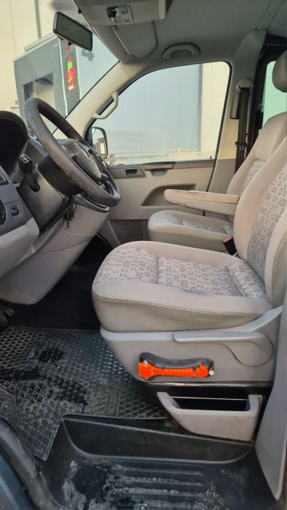 VW Transporter 1.9tdi, снимка 10 - Бусове и автобуси - 49514558