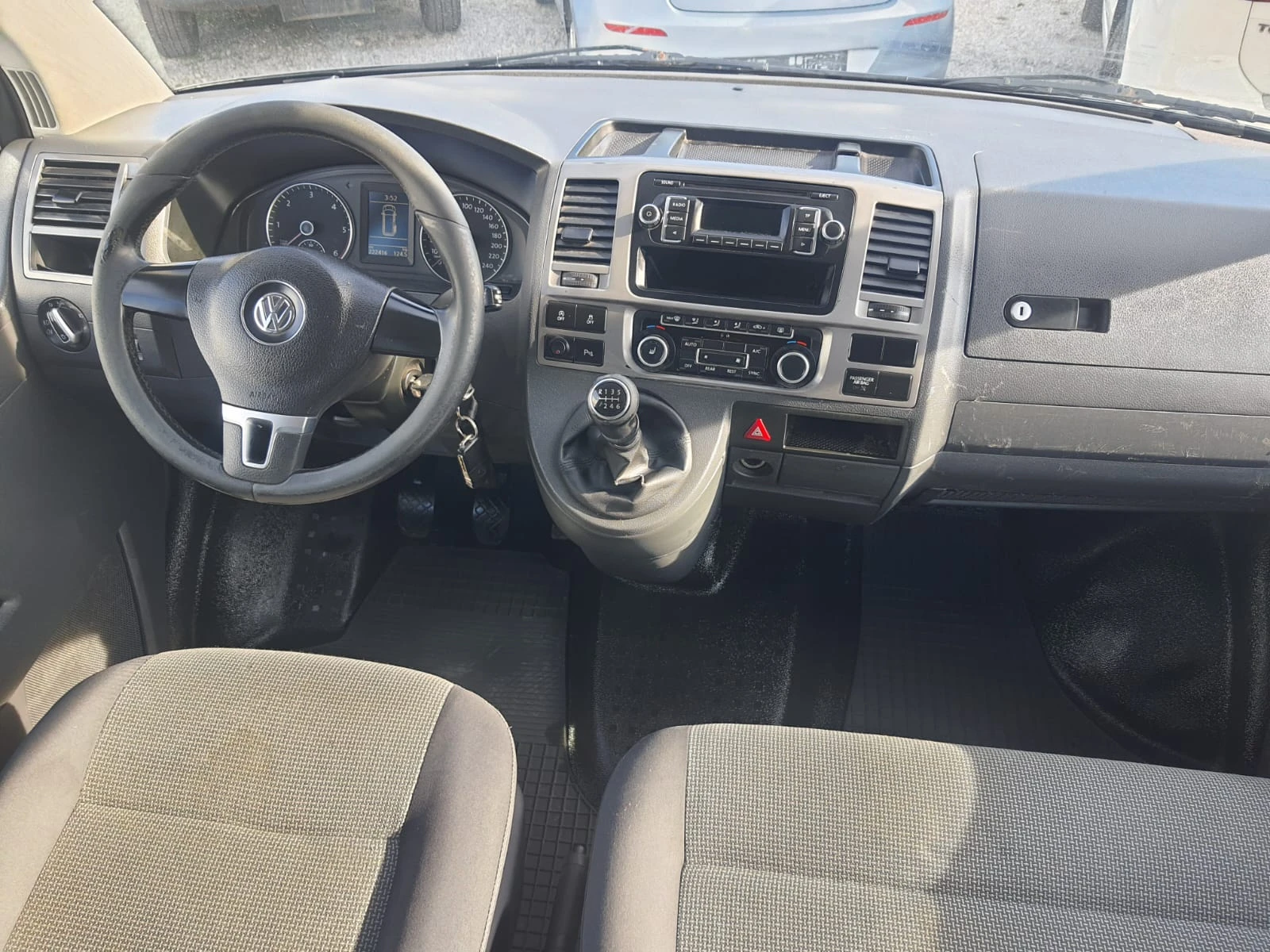 VW Caravelle 4×4, снимка 13 - Бусове и автобуси - 54115876
