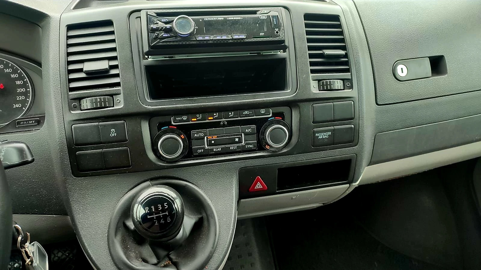 VW Caravelle 2.0TDI 8+ 1* СОБСТВЕН ЛИЗИНГ, снимка 15 - Бусове и автобуси - 54306125