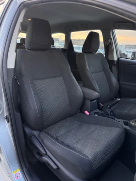 Toyota Auris 1.8i Hybrid, снимка 12