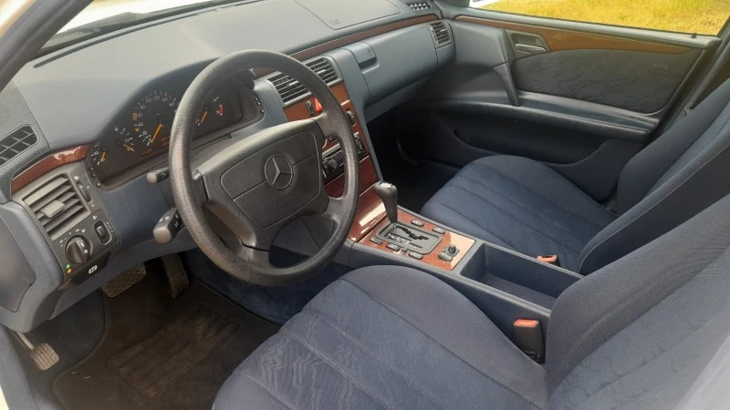 Mercedes-Benz E 290, снимка 6 - Автомобили и джипове - 47983913