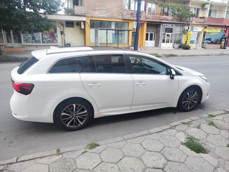 Toyota Avensis 2.0 sol , снимка 8 - Автомобили и джипове - 47270913