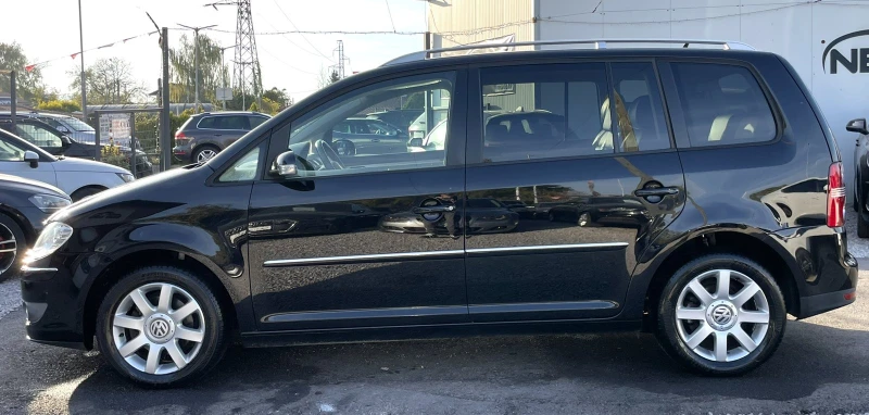 VW Touran 2.0TDI DSG КОЖА 6+ 1, снимка 8 - Автомобили и джипове - 47719337