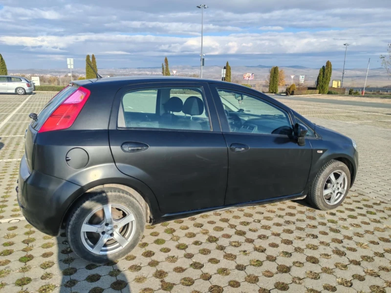 Fiat Punto 1.4 8v, снимка 8 - Автомобили и джипове - 48132053