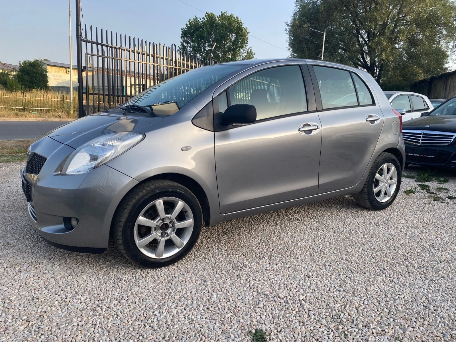 Toyota Yaris  1.0 Бензин, 69 к.с., ТОП - изображение 2