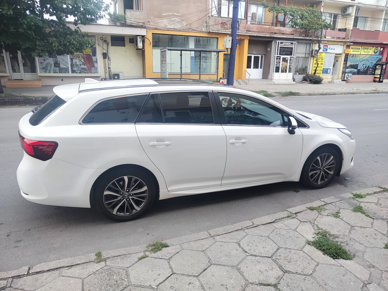 Toyota Avensis 2.0 sol Панорама - изображение 8