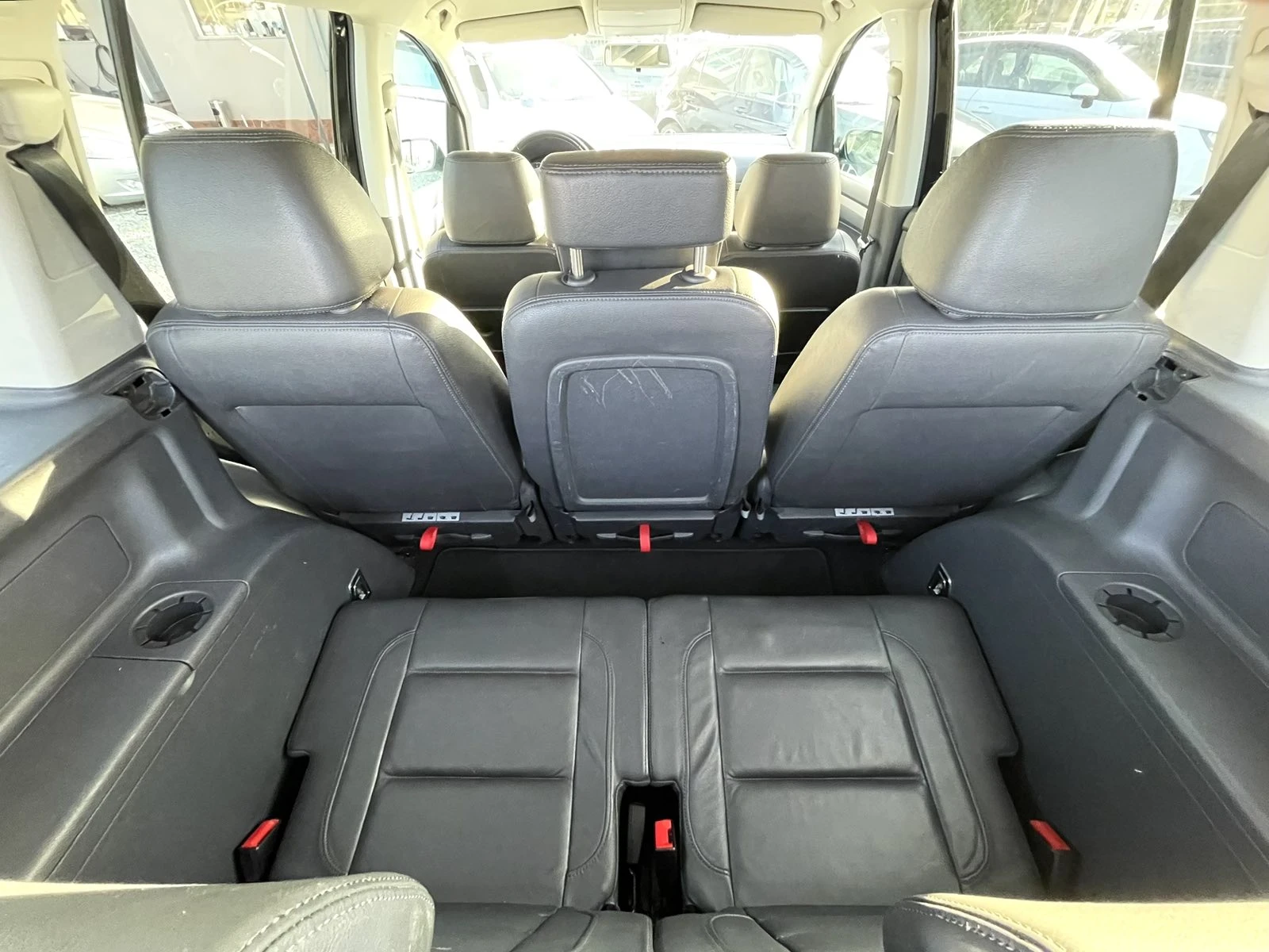 VW Touran 2.0TDI DSG КОЖА 6+ 1 - изображение 9