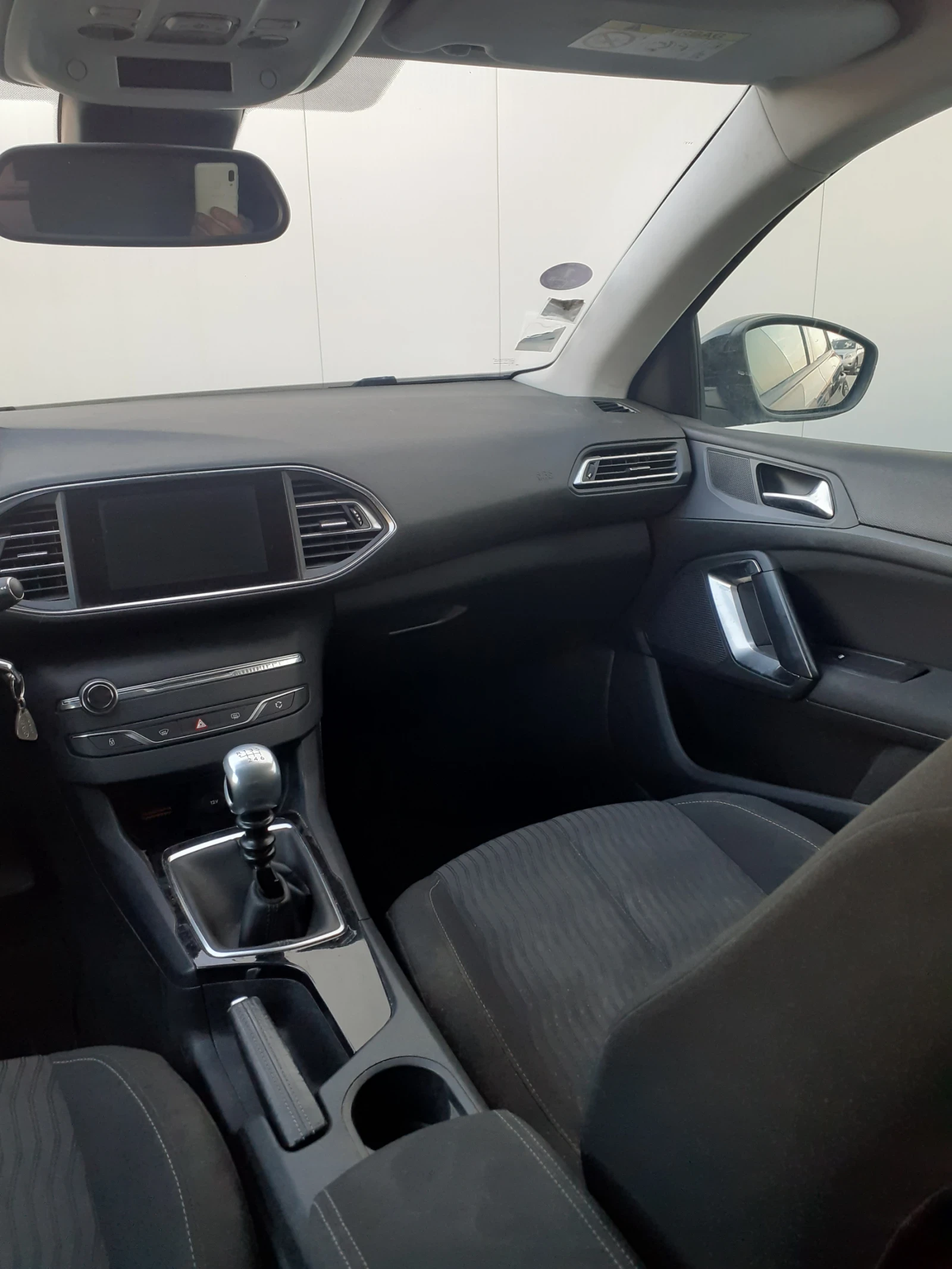 Peugeot 308 1.6 2014г XENON  - изображение 8