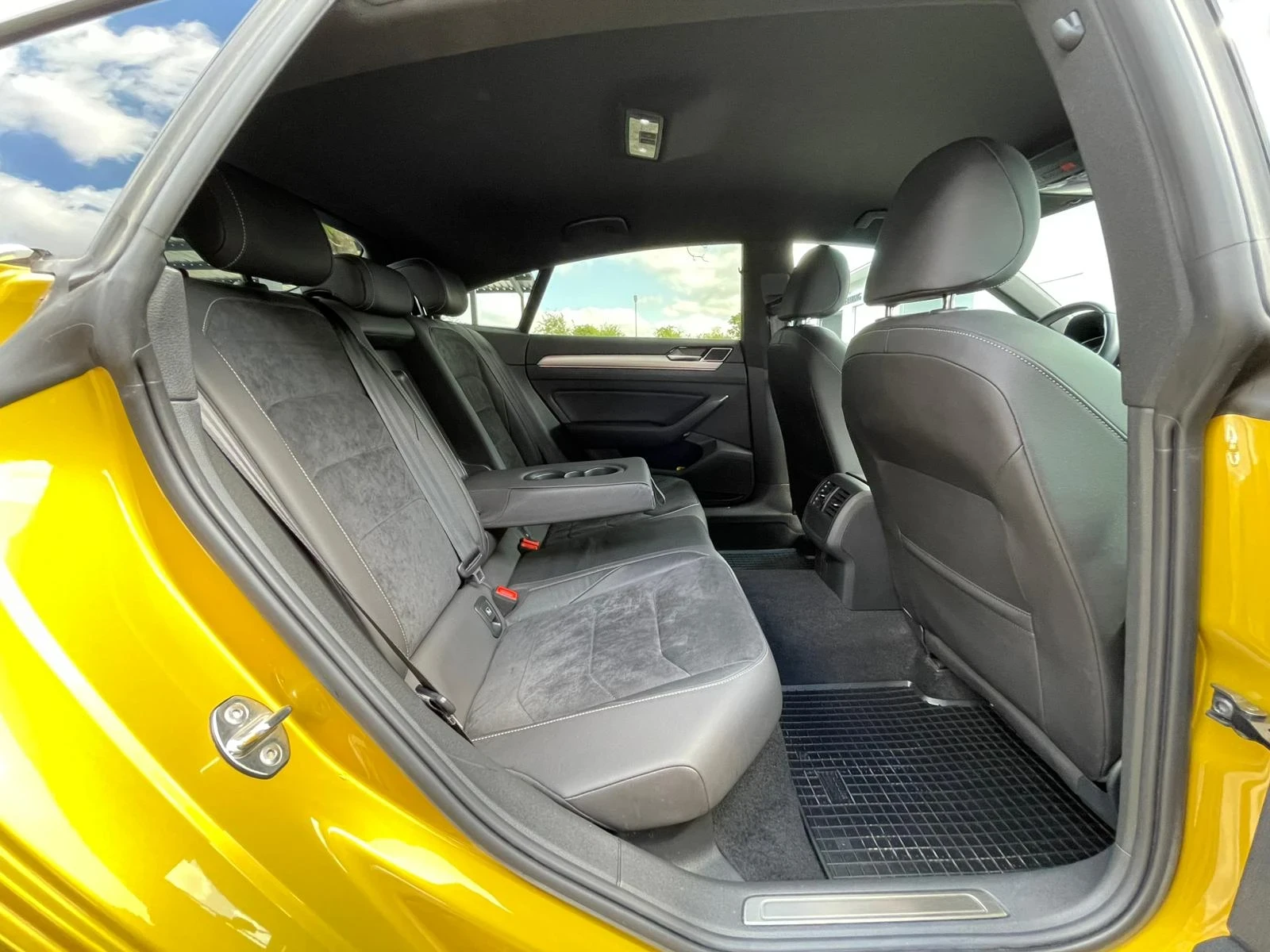 VW Arteon R-line/2.0/Auto/190к.с/Фолио | Mobile.bg — изображение 16