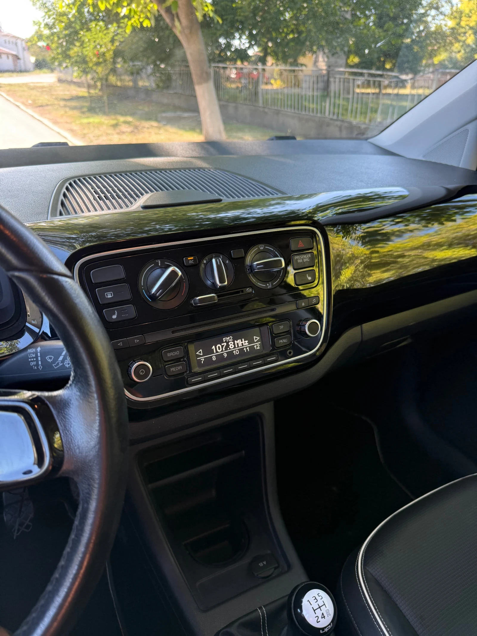 VW Up Evro 5 Black edition - изображение 4