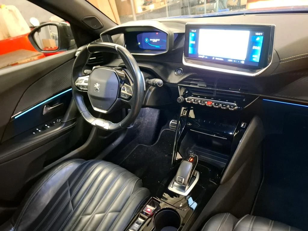 Peugeot 2008 GT PURETECH EAT8 131 - изображение 3