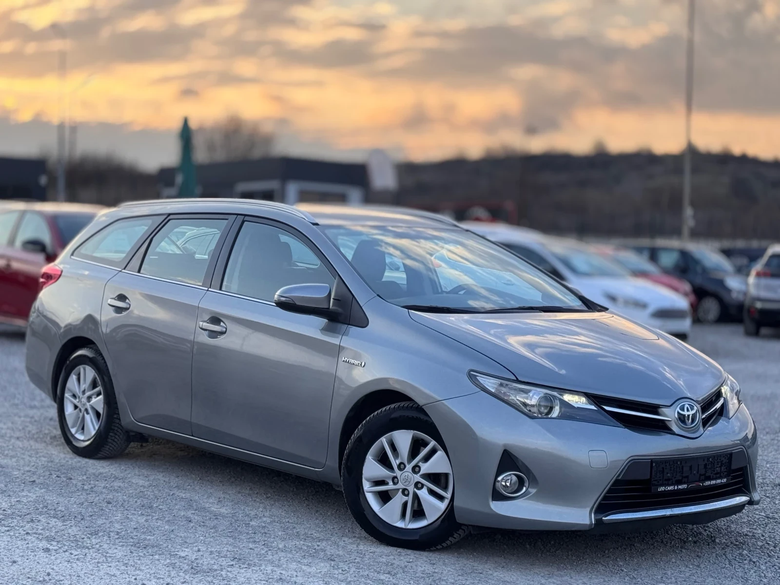 Toyota Auris 1.8i Hybrid, снимка 3 - Автомобили и джипове - 53867172