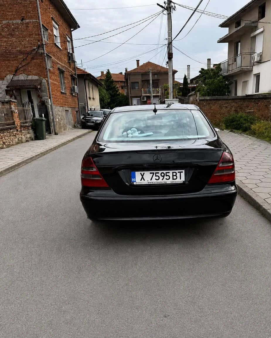 Mercedes-Benz E 320, снимка 4 - Автомобили и джипове - 54495351