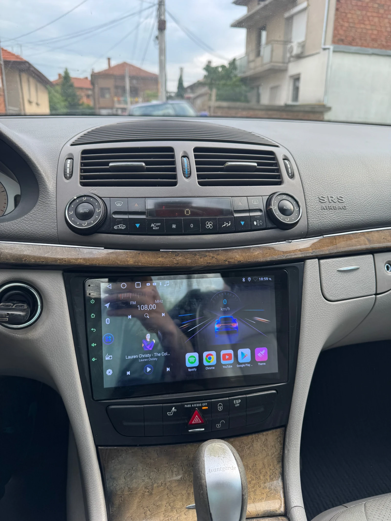 Mercedes-Benz E 320, снимка 6 - Автомобили и джипове - 54495351