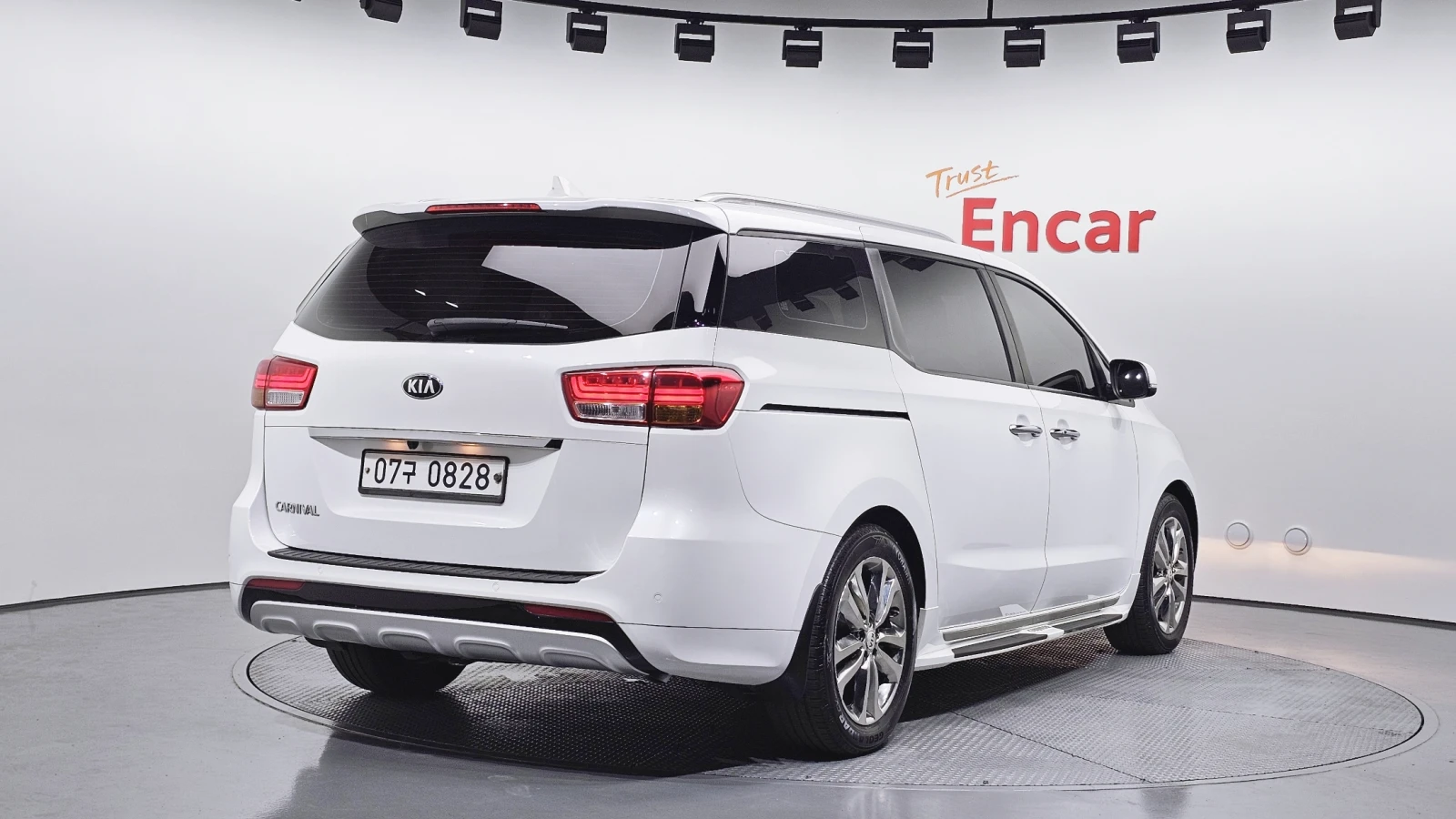 Kia Carnival 9 ������ * ������ ����* CARFAX | Mobile.bg � ����������� 2