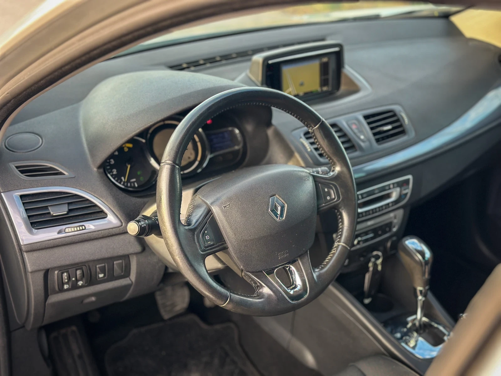 Renault Megane 1.5DCI::110к.с.::АВТОМАТИК, снимка 8 - Автомобили и джипове - 55087288