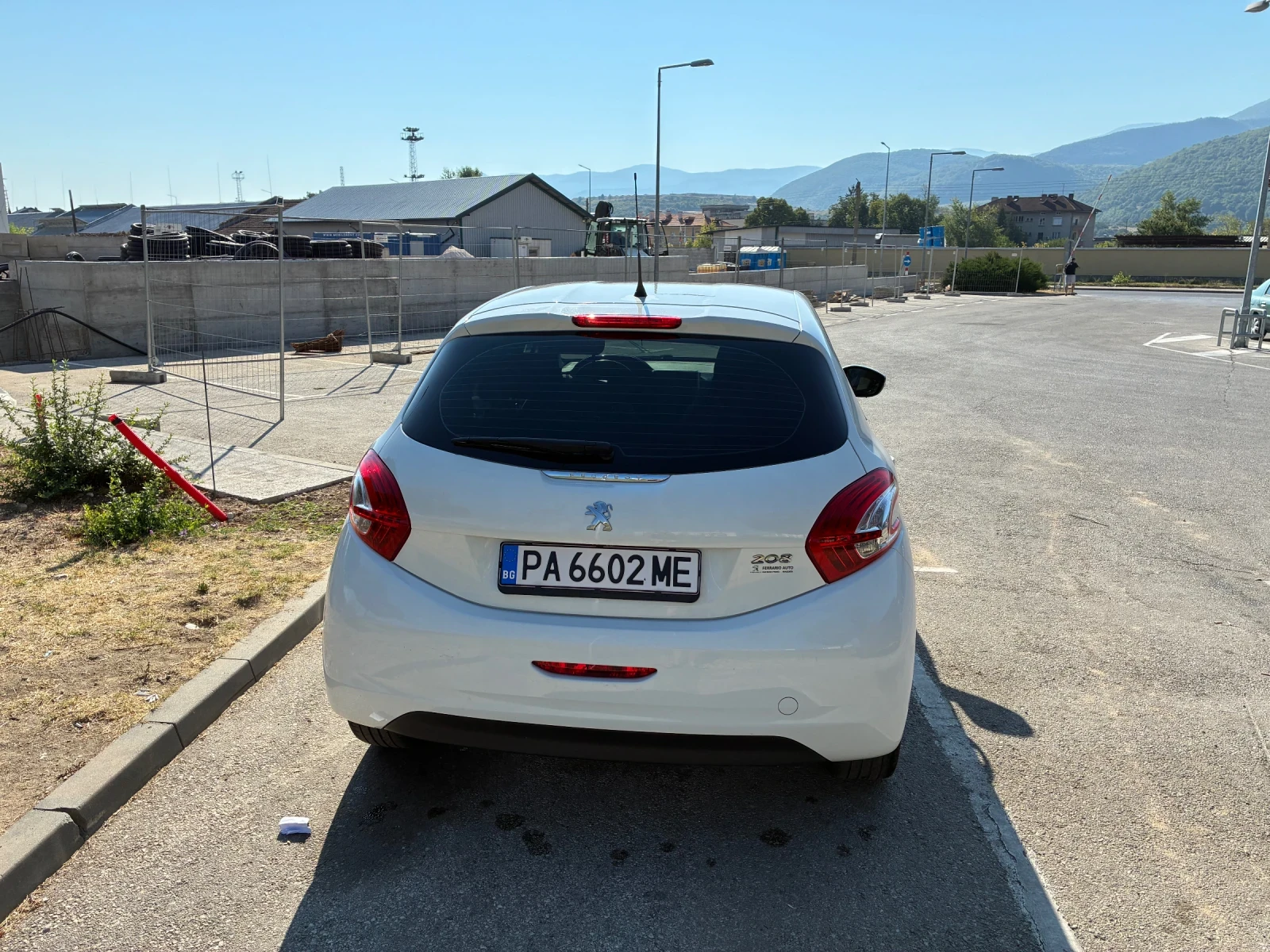 Peugeot 208 1, 4 бензин/газ, снимка 6 - Автомобили и джипове - 55747374