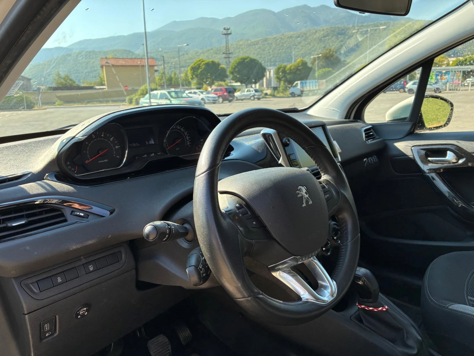 Peugeot 208 1, 4 бензин/газ, снимка 9 - Автомобили и джипове - 55747374