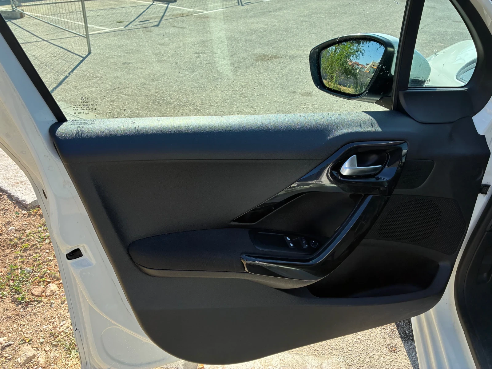 Peugeot 208 1, 4 бензин/газ, снимка 10 - Автомобили и джипове - 55747374