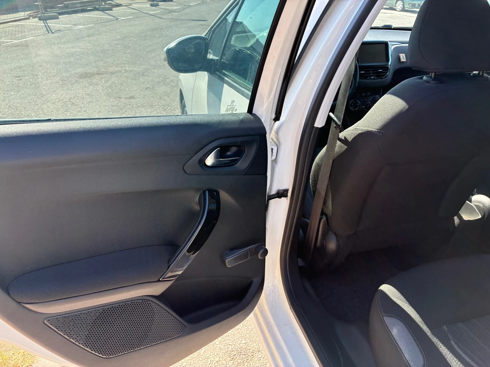 Peugeot 208 1, 4 бензин/газ, снимка 11 - Автомобили и джипове - 55747374