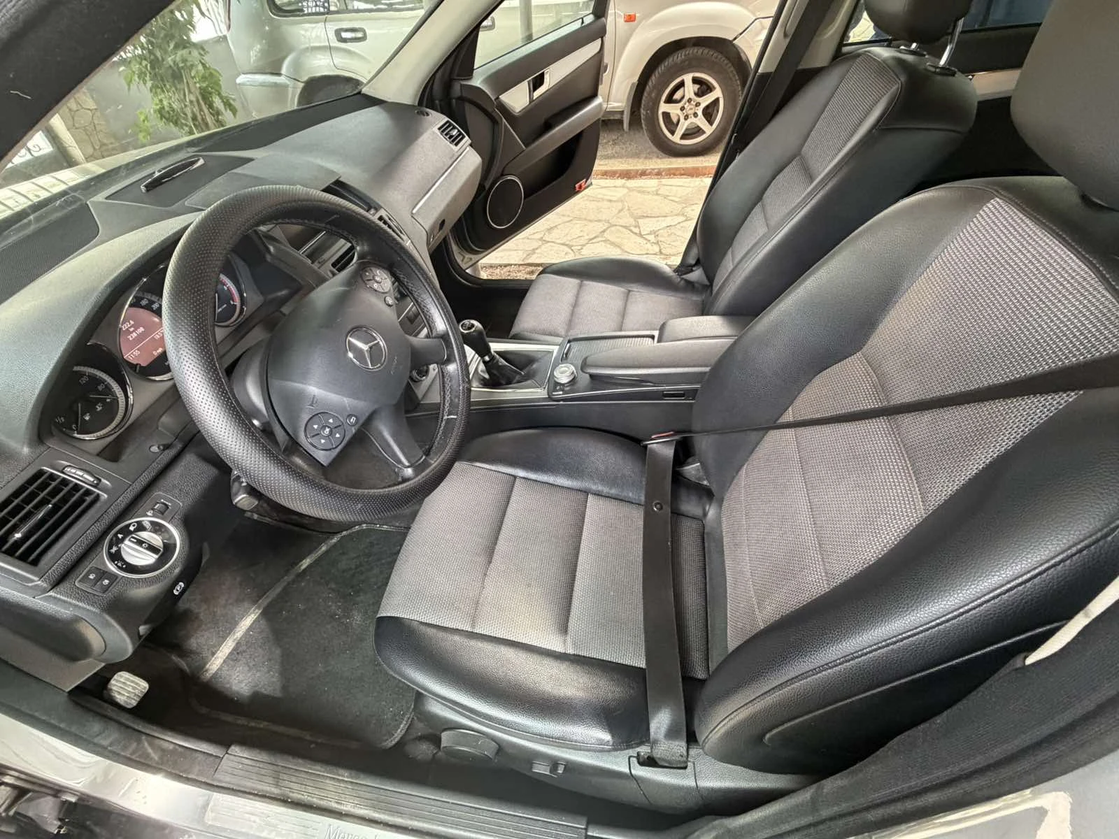 Mercedes-Benz C 220, снимка 10 - Автомобили и джипове - 56339720