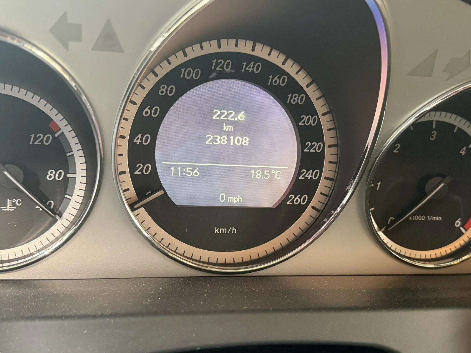 Mercedes-Benz C 220, снимка 12 - Автомобили и джипове - 56339720