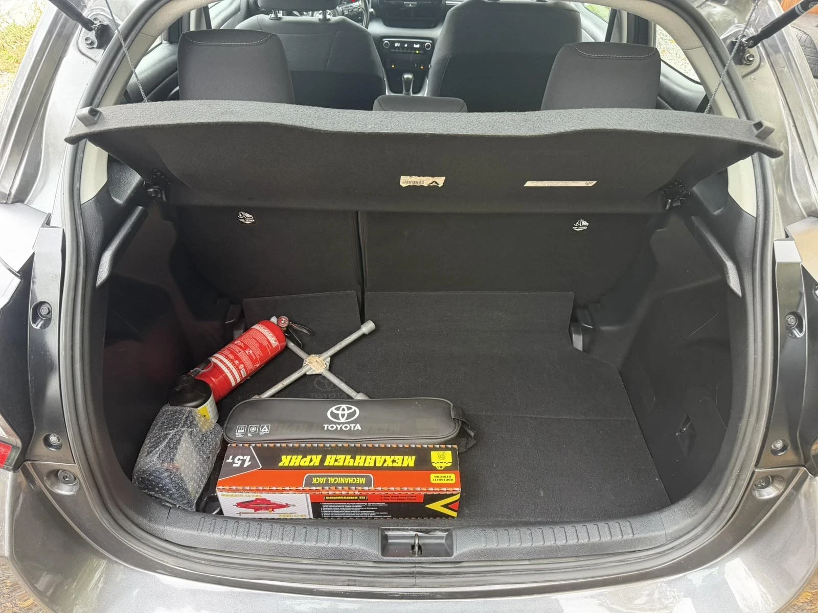 Toyota Yaris Automat, снимка 8 - Автомобили и джипове - 56483145