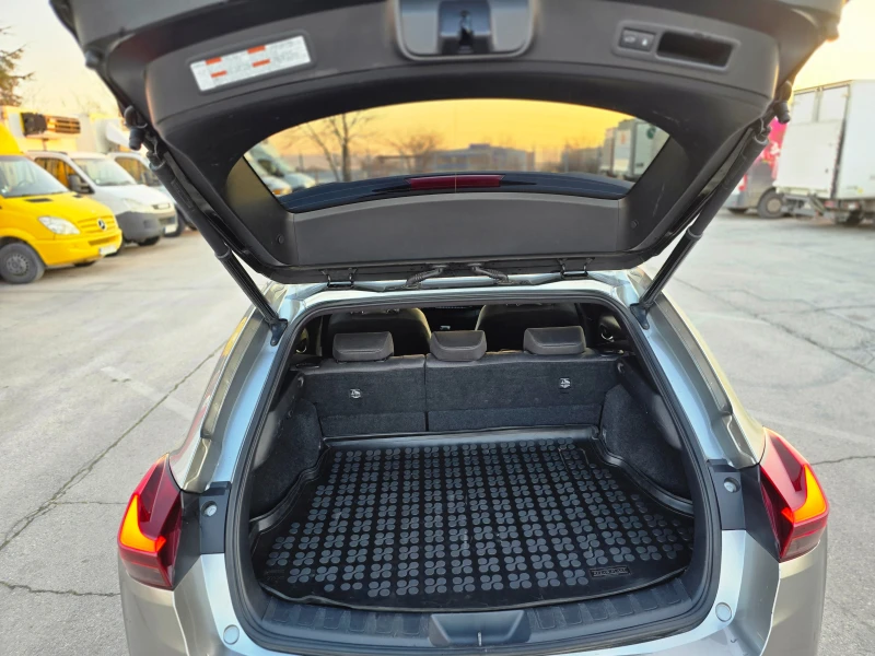 Lexus UX 250h, снимка 10 - Автомобили и джипове - 52519199