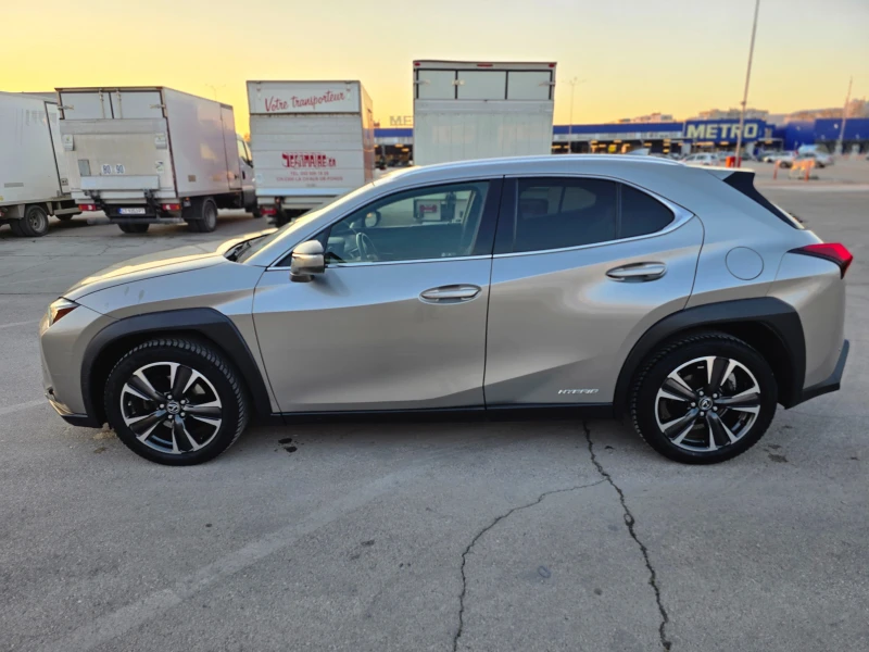 Lexus UX 250h, снимка 5 - Автомобили и джипове - 52519199