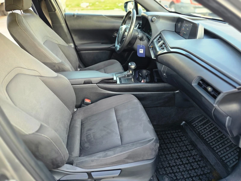 Lexus UX 250h, снимка 7 - Автомобили и джипове - 52519199