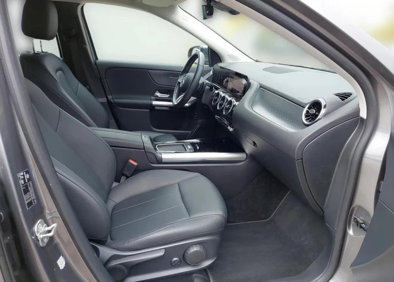 Mercedes-Benz GLA 200 d 4MATIC Aut, снимка 9 - Автомобили и джипове - 52400160