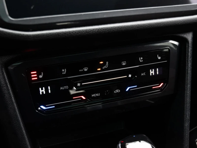 VW Tiguan Highline R-Line 4Motion, снимка 11 - Автомобили и джипове - 53164723