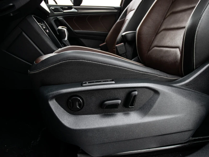 VW Tiguan Highline R-Line 4Motion, снимка 10 - Автомобили и джипове - 53164723