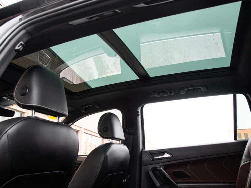 VW Tiguan Highline R-Line 4Motion, снимка 15 - Автомобили и джипове - 53164723